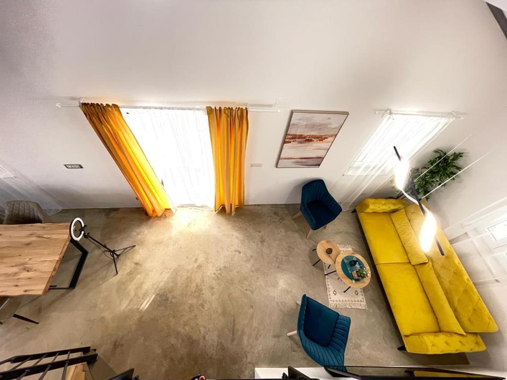 Gallery *